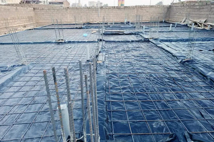 Dalle de la fondation pour une R+4 a Ouaga 2000 en 2025 par Sweet Home Deco. La construction est en cours.