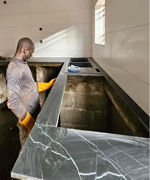 Travaux de renovation de cuisine a Samba. Sweet Home Deco & Service